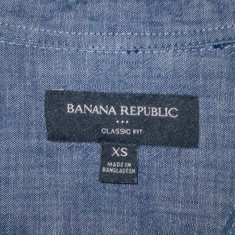 (XS) BANANA REPUBLIC Classic Fit Faux Denim Button Down - Picture 3 of 5